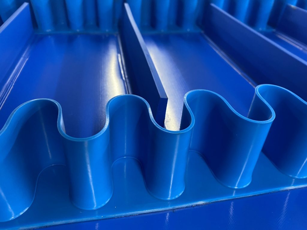 Profiled belt for controlled product movement