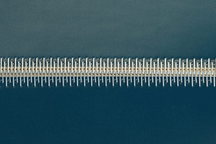 Belt joining detail for serviceable maintenance routines